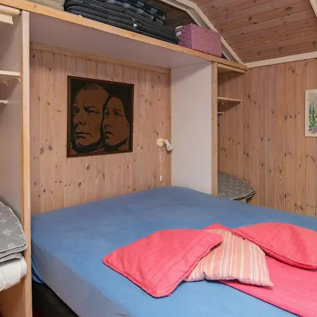 Two-bedroom Holiday In 5 *